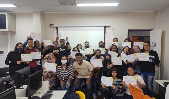Primeira turma do curso técnico em Marketing do Senac Contagem pelo Trilhas de Futuro concluiu a sua formação profissional. Foto: Divulgação Senac